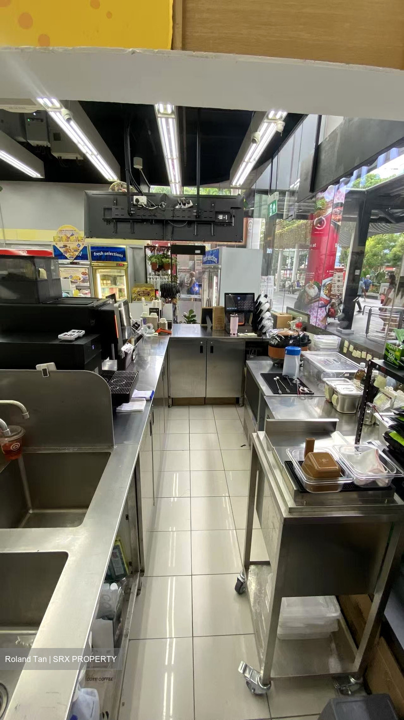Ang Mo Kio (amk) Hub (D20), Retail #561355841